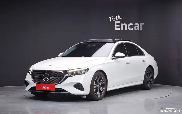 Mercedes-Benz E-Class (W214) E200 — миниатюра 1