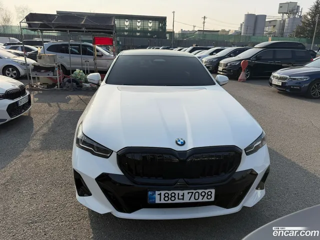 BMW 5 Series (G60) 530i xDrive M — миниатюра 1