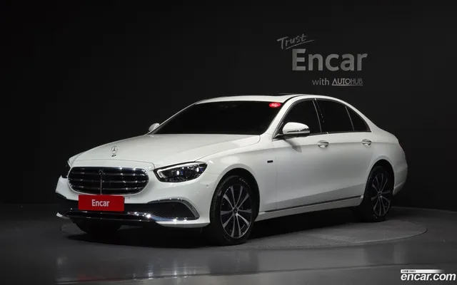 Mercedes-Benz E-Class (W213) E300e 4MATIC — миниатюра 1