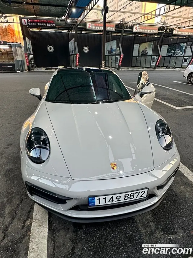 Porsche 911 (992) GTS — миниатюра 1