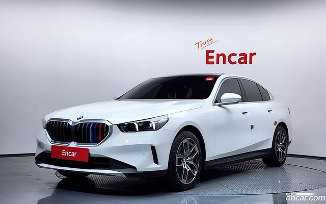 BMW 5 Series (G60) 530i xDrive — миниатюра 1