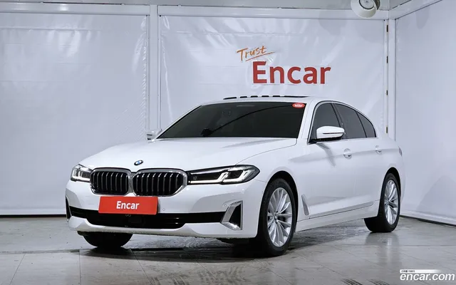 BMW 5 Series (G30) 530i — миниатюра 1