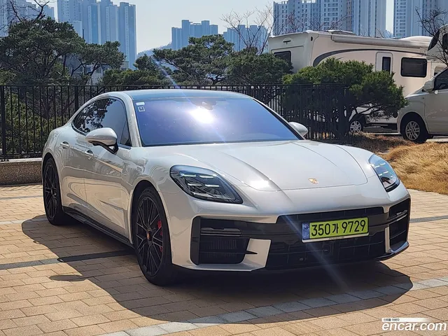 Porsche Panamera (976) 4.0 GTS — миниатюра 1