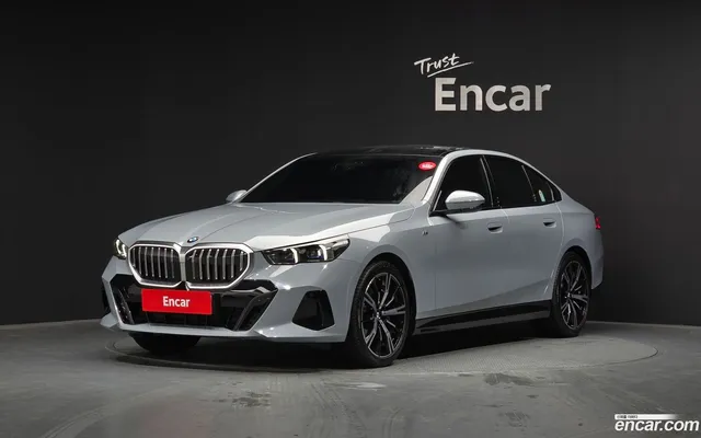 BMW 5 Series (G60) 530i xDrive M — миниатюра 1