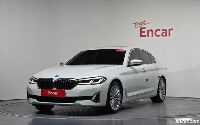 BMW 5 Series (G30) 530i — миниатюра 1