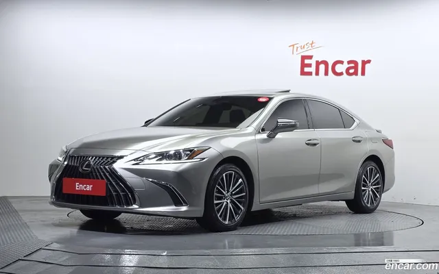 Lexus ES 300h — миниатюра 1