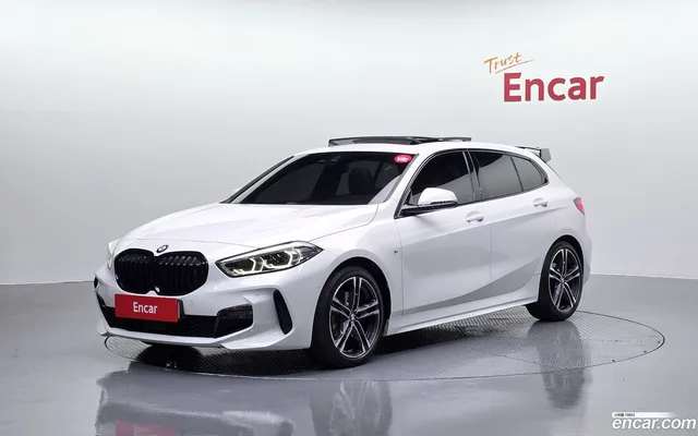 BMW 1 Series (F40) 118d M — миниатюра 1