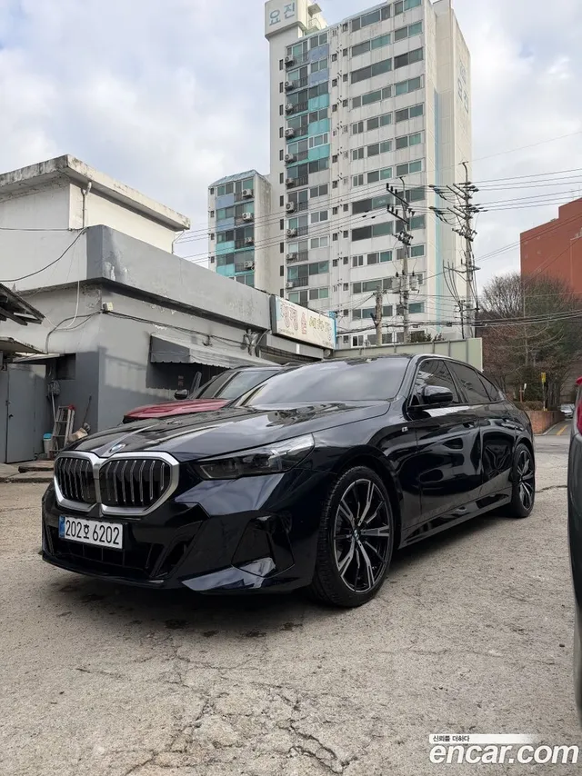 BMW 5 Series (G60) 530i xDrive M — миниатюра 1