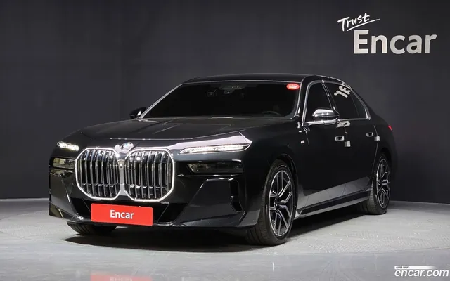 BMW 7 Series (G70) 740i sDrive M — миниатюра 1