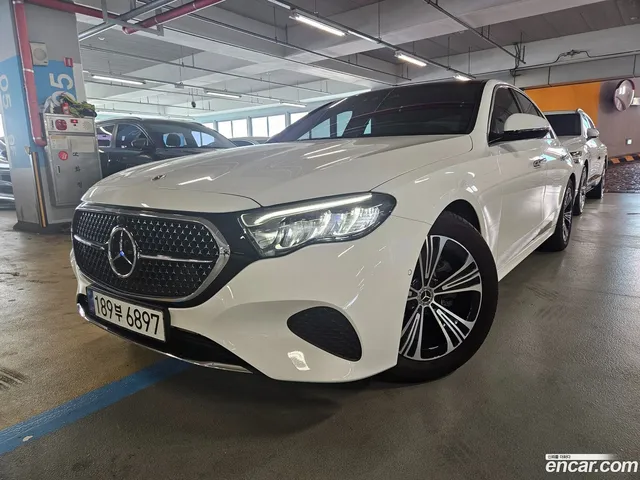 Mercedes-Benz E-Class (W214) E200 — миниатюра 1