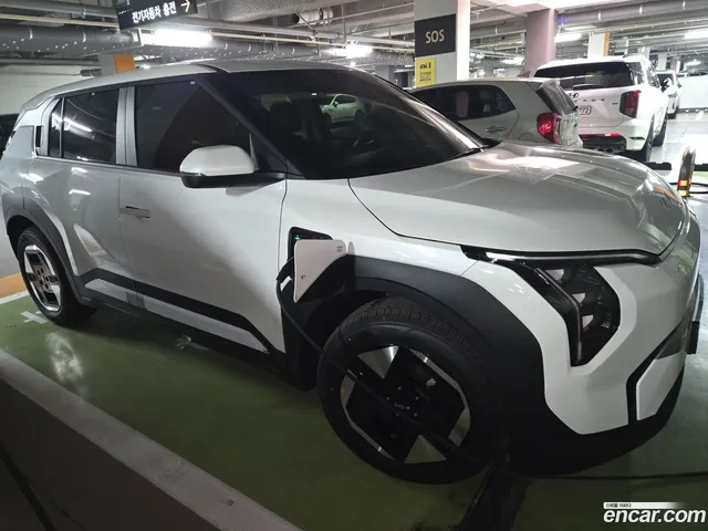 Kia EV3 2WD — миниатюра 1