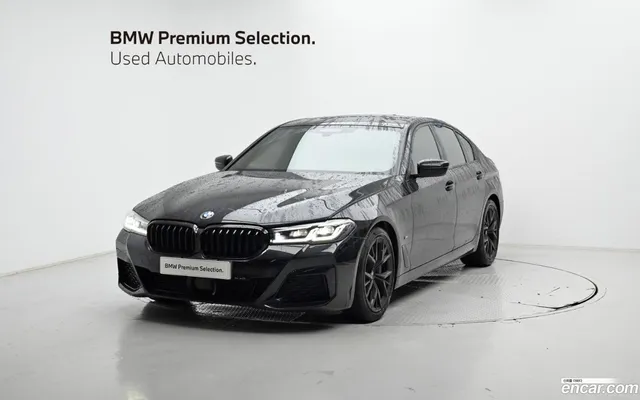 BMW 5 Series (G30) 520i M — миниатюра 1