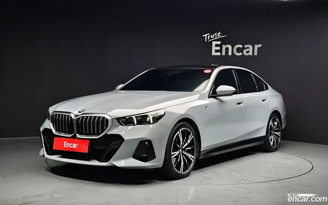 BMW 5 Series (G60) 530i xDrive M — миниатюра 1