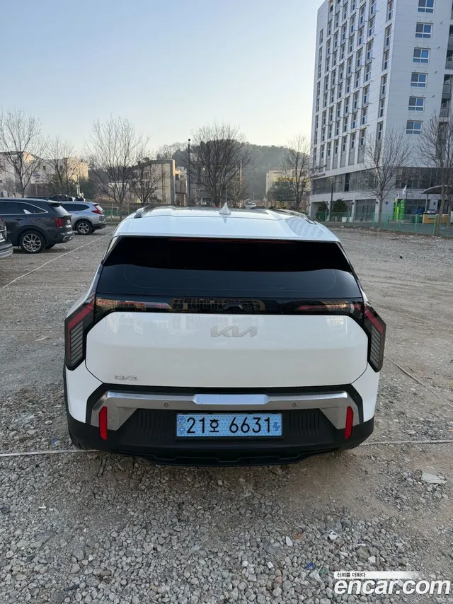 Kia EV3 2WD — миниатюра 1