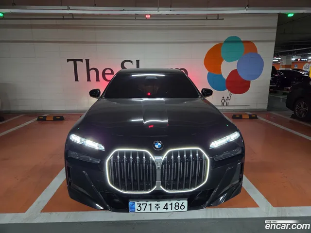 BMW 7 Series (G70) 740i xDrive M — миниатюра 1