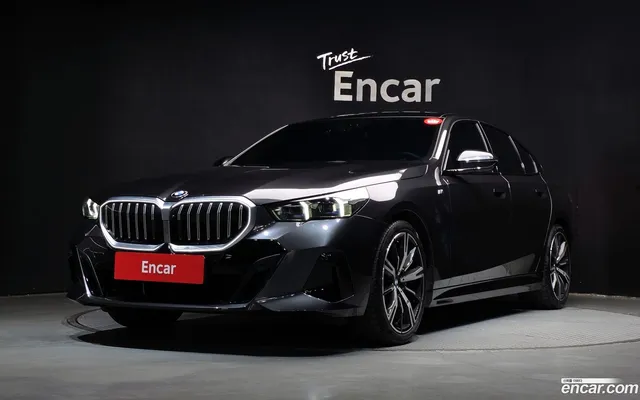 BMW 5 Series (G60) 530i xDrive M — миниатюра 1