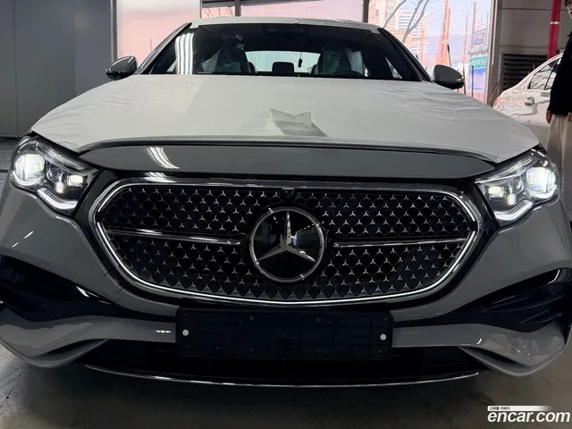 Mercedes-Benz E-Class (W214) E300 4MATIC AMG Line — миниатюра 1