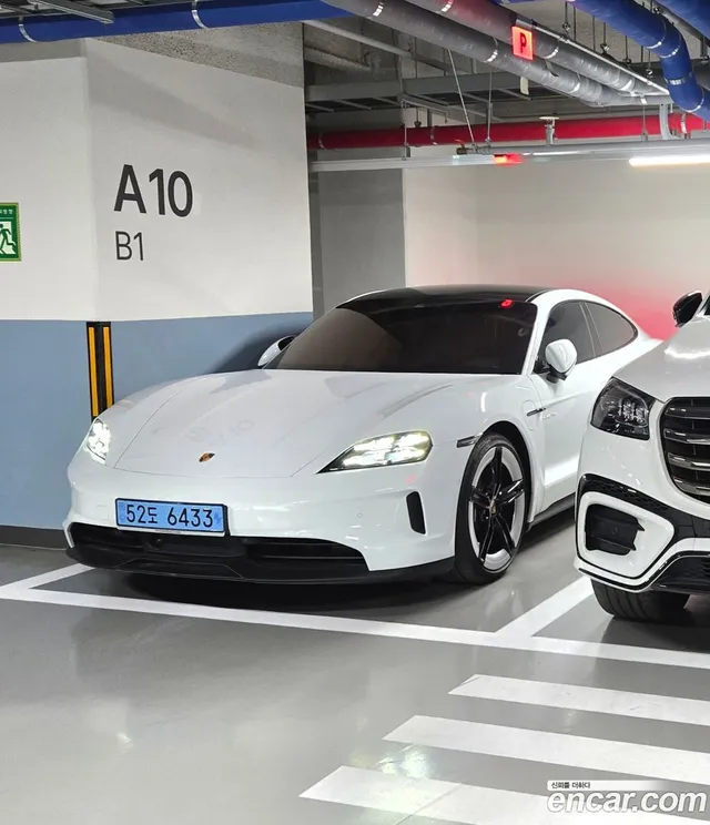 Porsche Taycan 4 — миниатюра 1