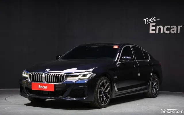 BMW 5 Series (G30) 530e M — миниатюра 1