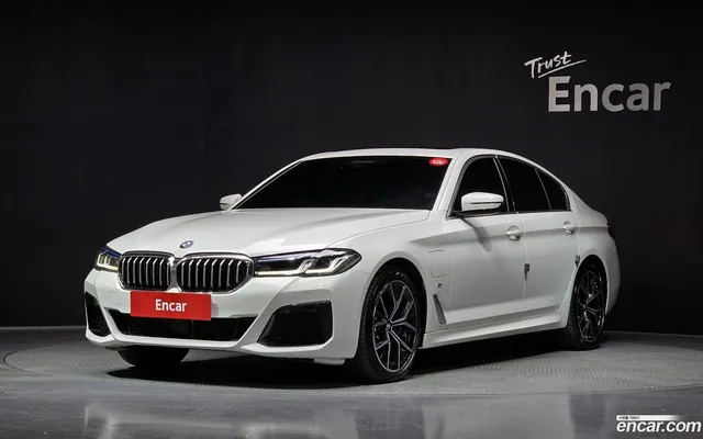 BMW 5 Series (G30) 530e M — миниатюра 1