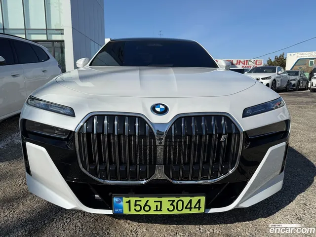 BMW i7 (G70) eDrive 50 M — миниатюра 1
