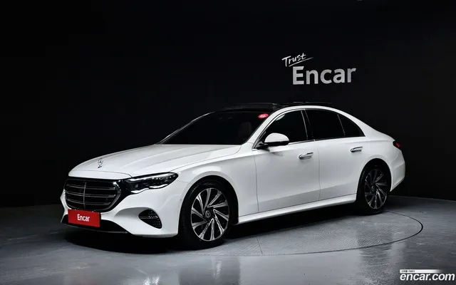 Mercedes-Benz E-Class (W214) E200 — миниатюра 1