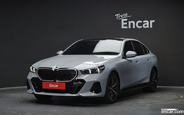 BMW 5 Series (G60) 530i xDrive M — миниатюра 1