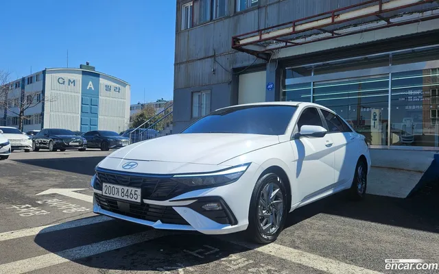 Hyundai Avante CN7 Hybrid — миниатюра 1