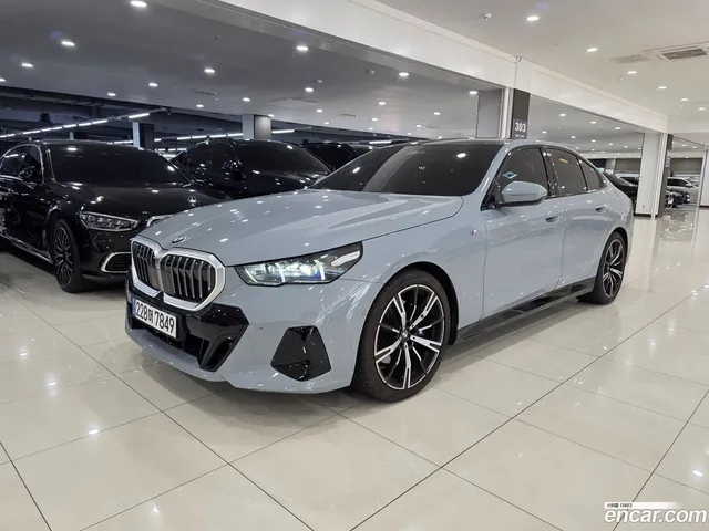 BMW 5 Series (G60) 530i xDrive M — миниатюра 1