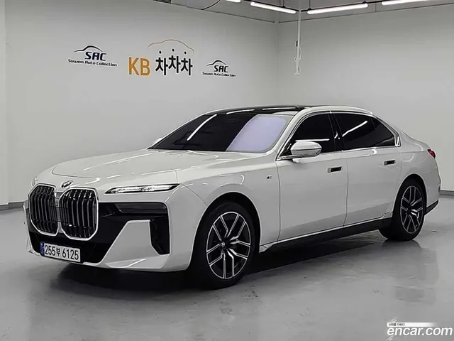 BMW 7 Series (G70) 740i xDrive M — миниатюра 1