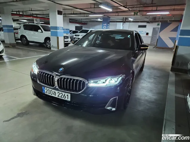 BMW 5 Series (G30) 520i — миниатюра 1