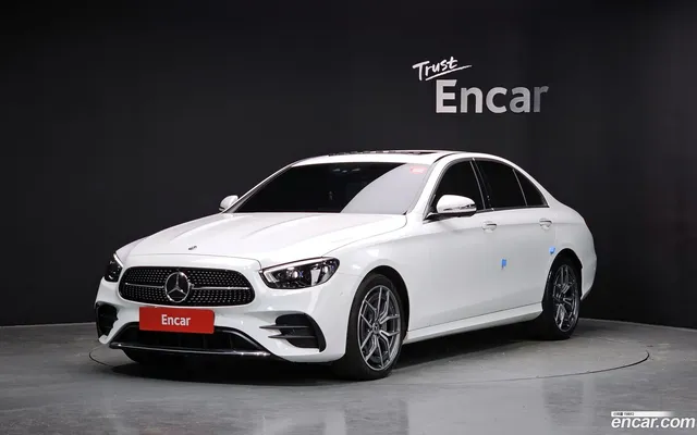 Mercedes-Benz E-Class (W213) E220d 4MATIC AMG Line — миниатюра 1
