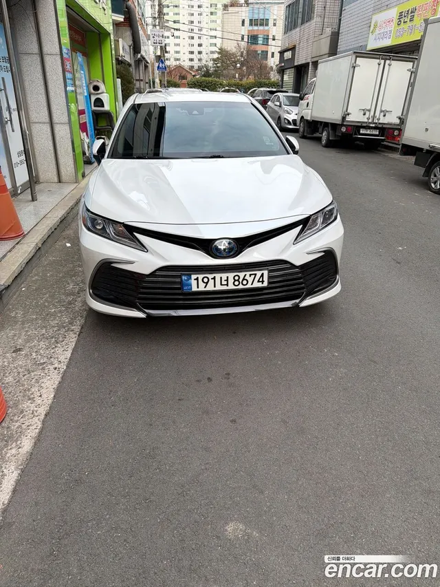 Toyota Camry (XV70) 2.5 LE — миниатюра 1