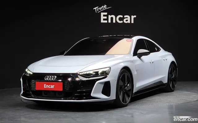 Audi e-tron GT GT — миниатюра 1