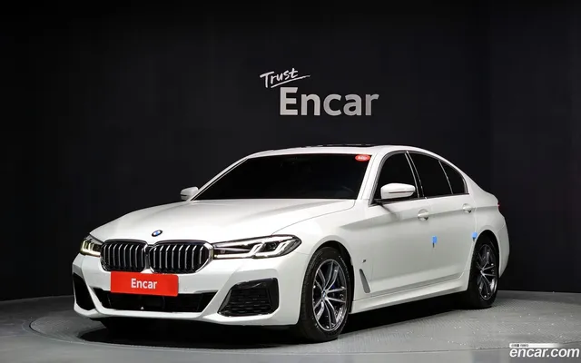 BMW 5 Series (G30) 520i M — миниатюра 1