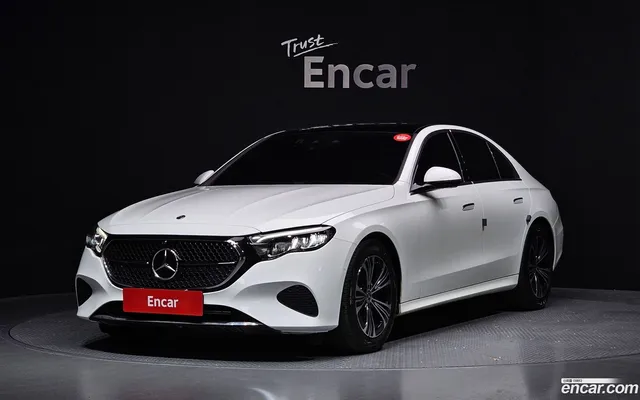 Mercedes-Benz E-Class (W214) E200 — миниатюра 1