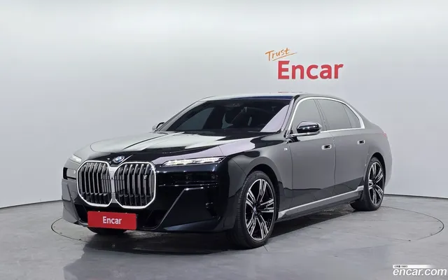 BMW i7 (G70) xDrive 60 M — миниатюра 1