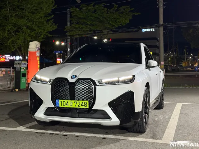 BMW iX xDrive50 — миниатюра 1