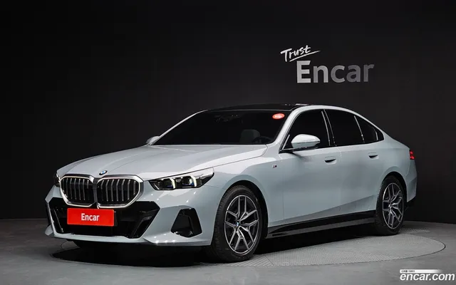 BMW 5 Series (G60) 523d M — миниатюра 1