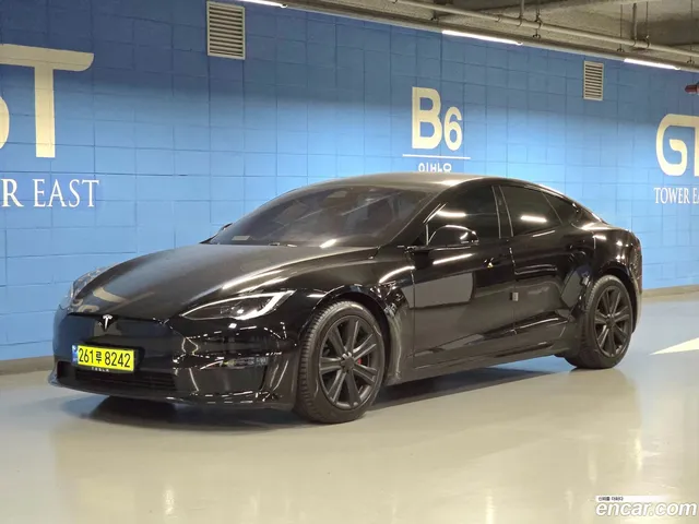 Tesla Model S — миниатюра 1