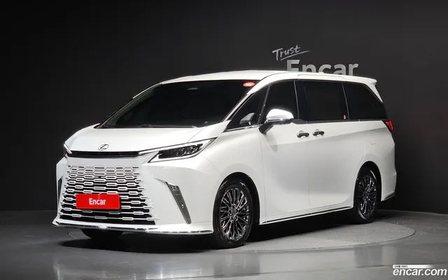 Lexus LM 2 500h — миниатюра 1