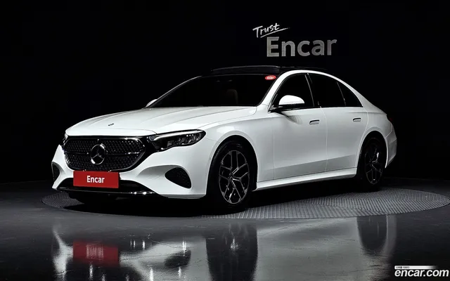 Mercedes-Benz E-Class (W214) E200 — миниатюра 1