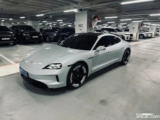 Porsche Taycan 4 — миниатюра 1