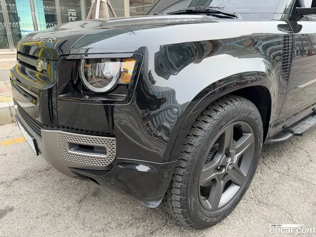 Land Rover (L663) 110 D250 X- SE — миниатюра 1