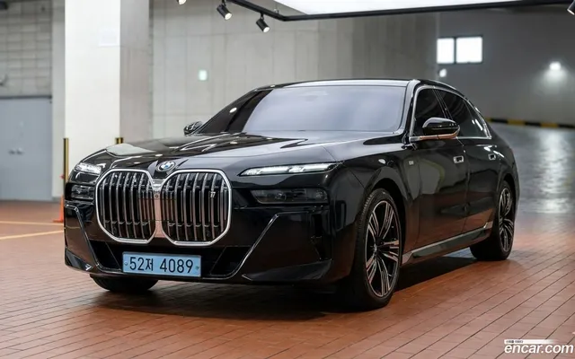 BMW i7 (G70) xDrive 60 M — миниатюра 1