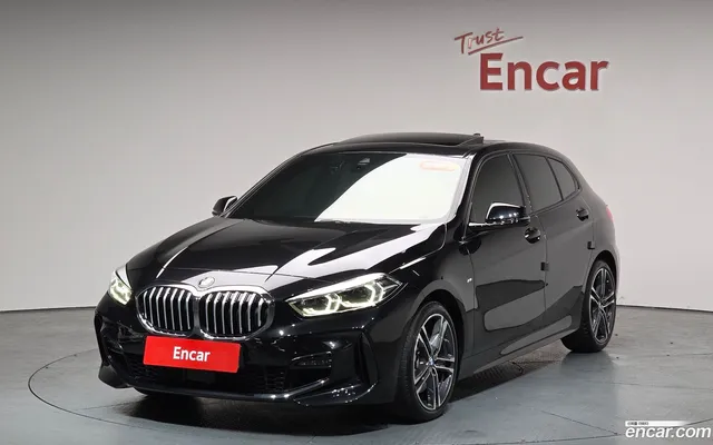 BMW 1 Series (F40) 120i M — миниатюра 1