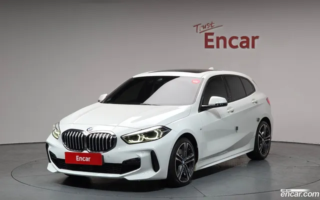 BMW 1 Series (F40) 120i M — миниатюра 1