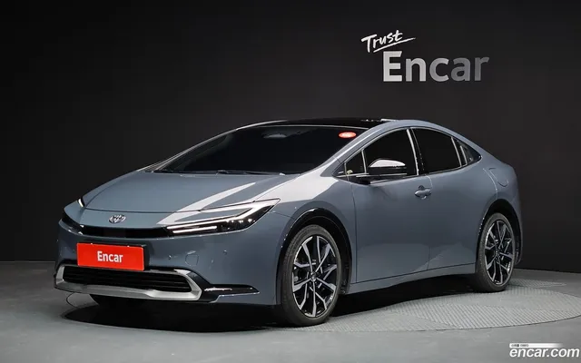 Toyota 5 2.0 PHEV XSE — миниатюра 1