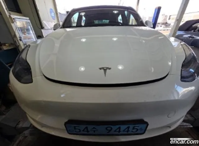 Tesla Model Y RWD — миниатюра 1