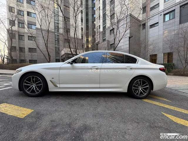 BMW 5 Series (G30) 520i M — миниатюра 1